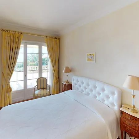 Vue Mer-piscine-jacuzzi-billard-homecinema