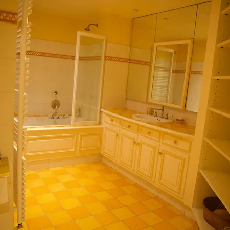 Hotel Vue Mer-piscine-jacuzzi-billard-homecinema