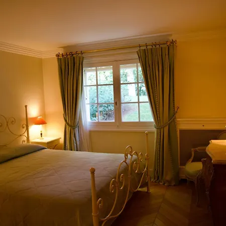 Vue Mer-piscine-jacuzzi-billard-homecinema Hotel