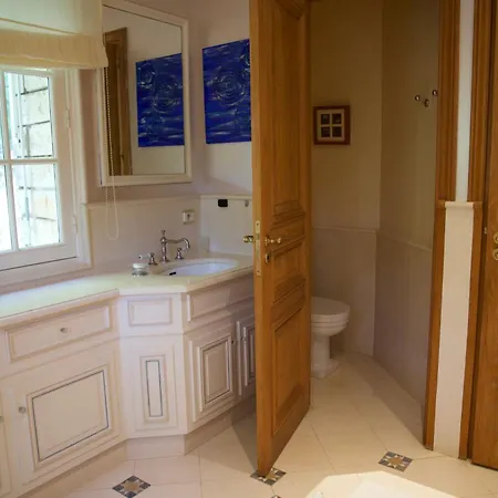 Hotel Vue Mer-piscine-jacuzzi-billard-homecinema 4*