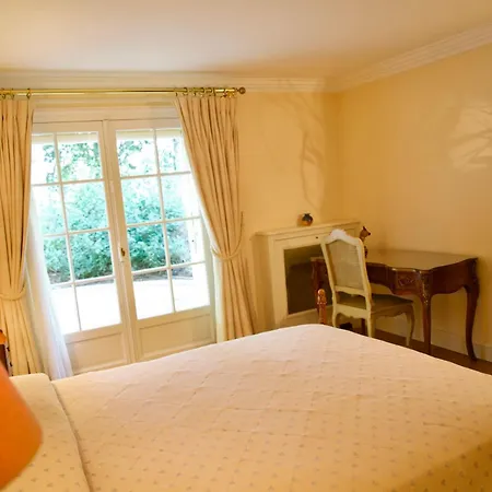 Vue Mer-piscine-jacuzzi-billard-homecinema Hotel 4*